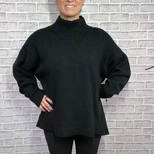 ♥︎|•FREE PEOPLE•| Black Oversized Dual Mock Collar Sweater Size Large